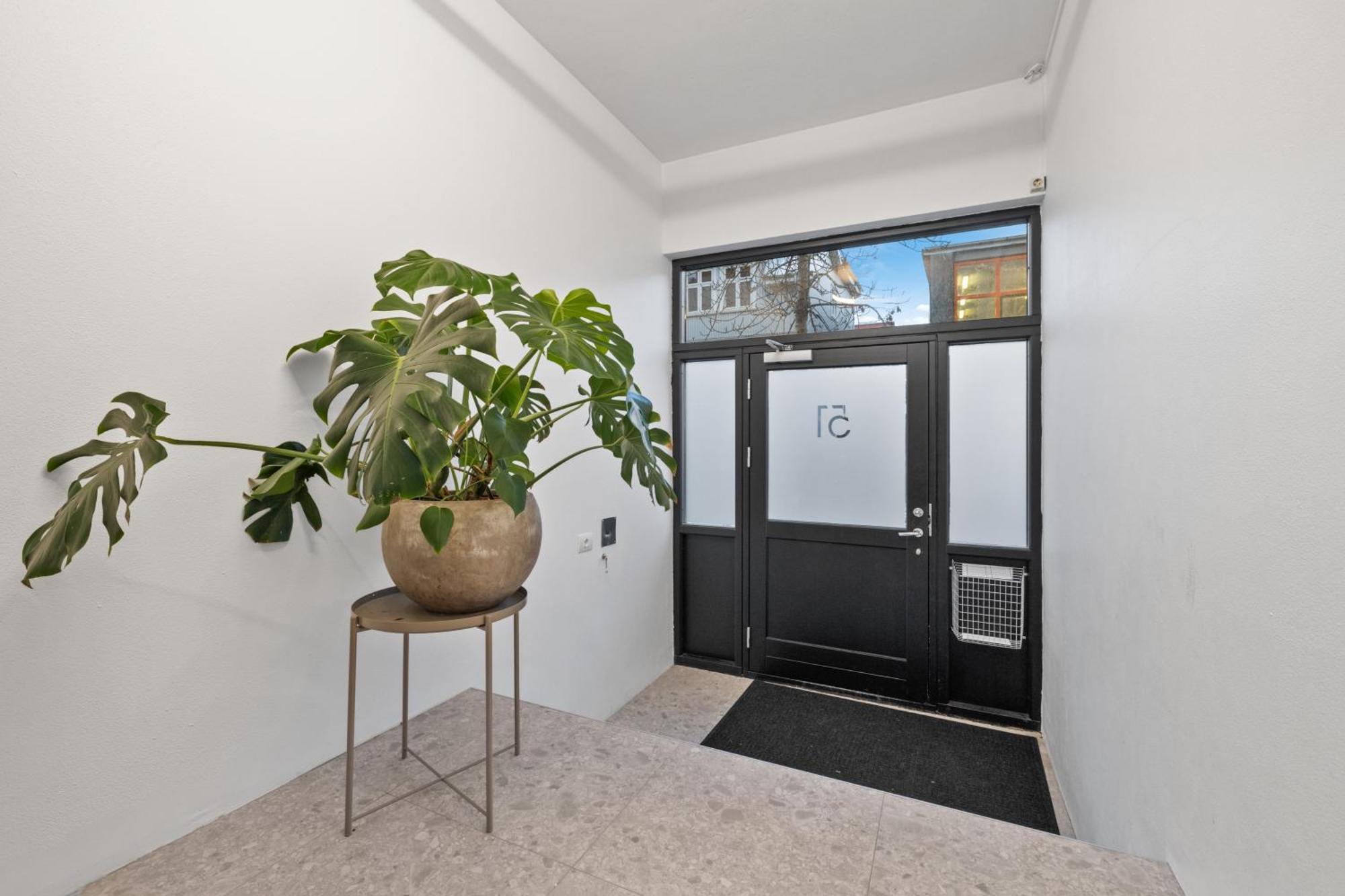 Penthouse Apt On The Shopping Street-Free Parking Reykjavik Exterior photo